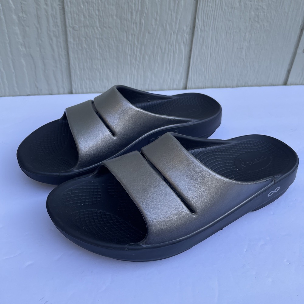OOFOS OOAHH Luxe Slides US Size Mens 7 Womens 9 Gold Metallic Recovery Limited